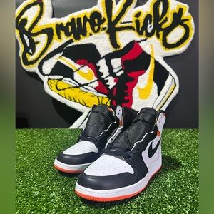 Jordan 1 High OG
Electro Orange (GS)